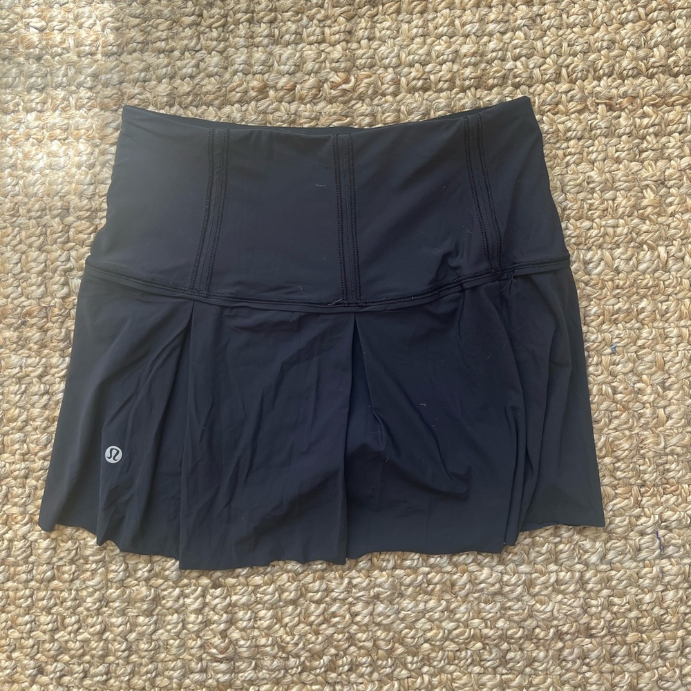 Lulu tennis skirt. Great quality. Size 2 (tag missing)